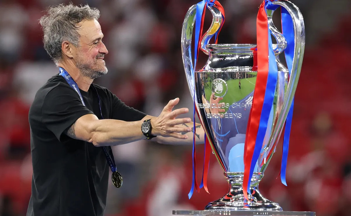 Luis Enrique bergabung dengan grup eksklusif yang terdiri dari 11 manajer yang telah memenangkan Liga Champions dan Piala Eropa berturut-turut.